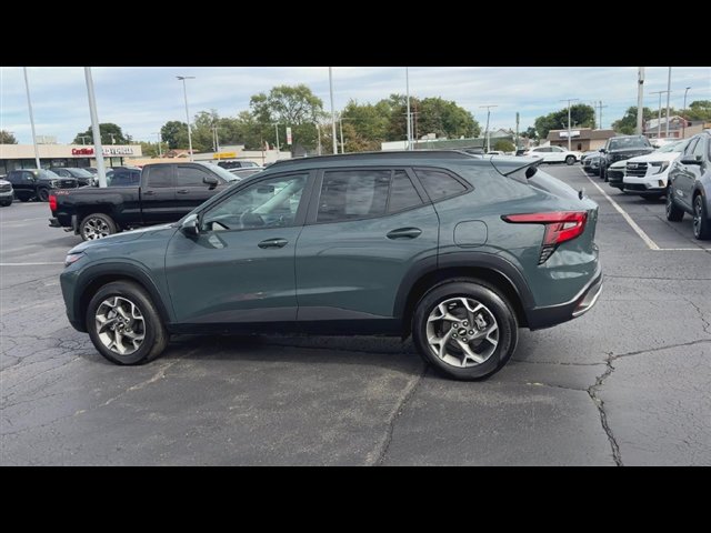 Used 2026 Chevrolet Trax LT w/ Sunroof Package FWD image 6