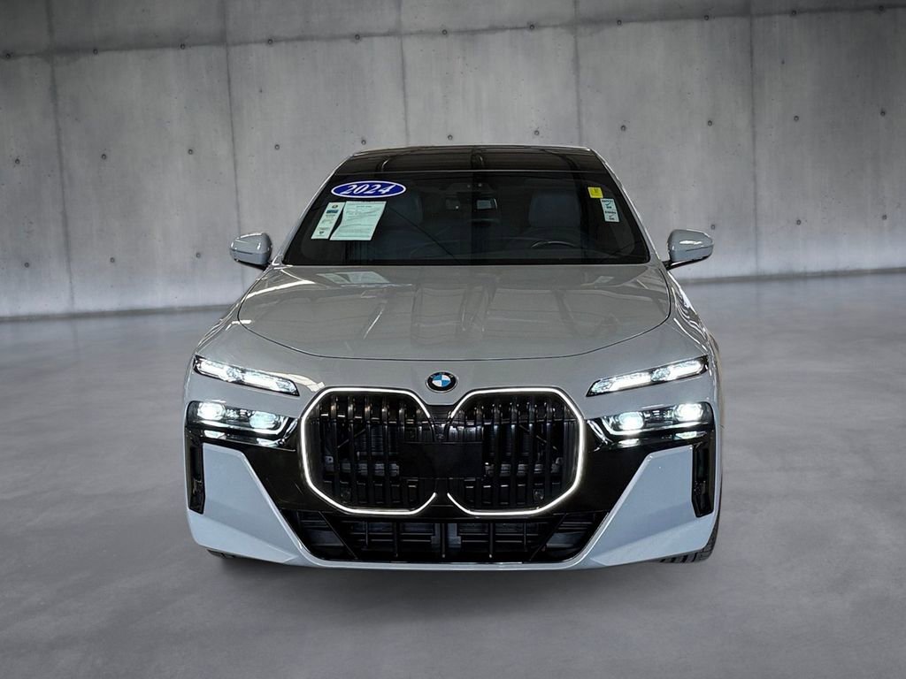 Used 2024 BMW 760i xDrive w/ Executive Package image 8