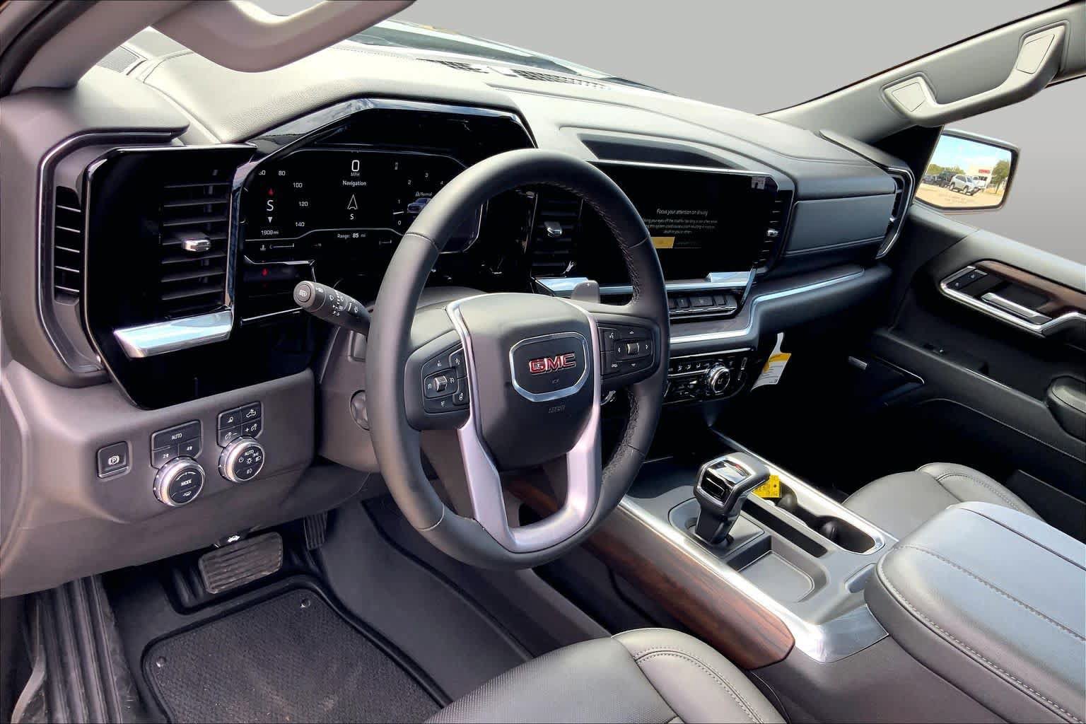 Used 2024 GMC Sierra 1500 SLT AWD/4WD image 17