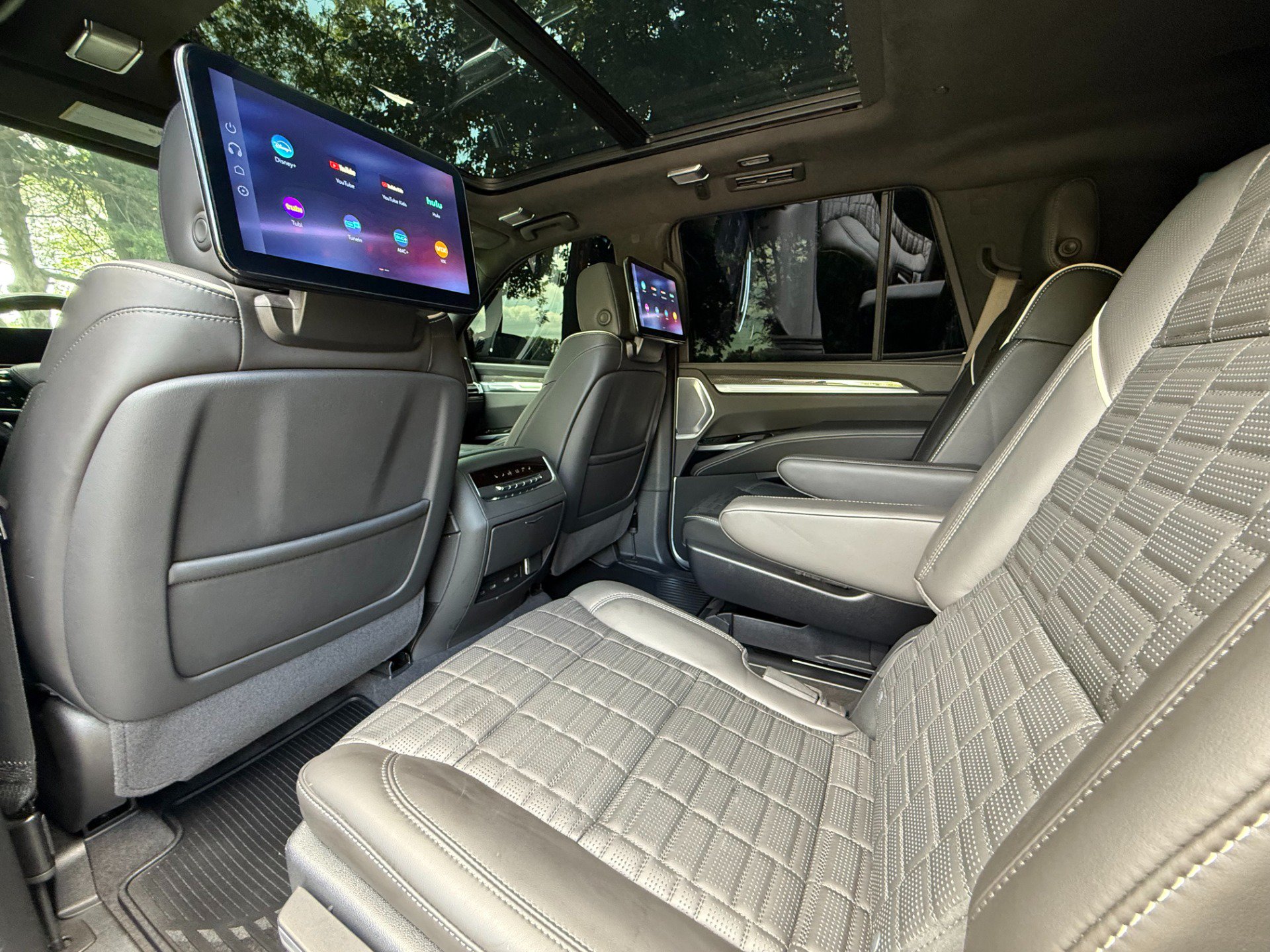 Used 2025 Cadillac Escalade V AWD/4WD image 19