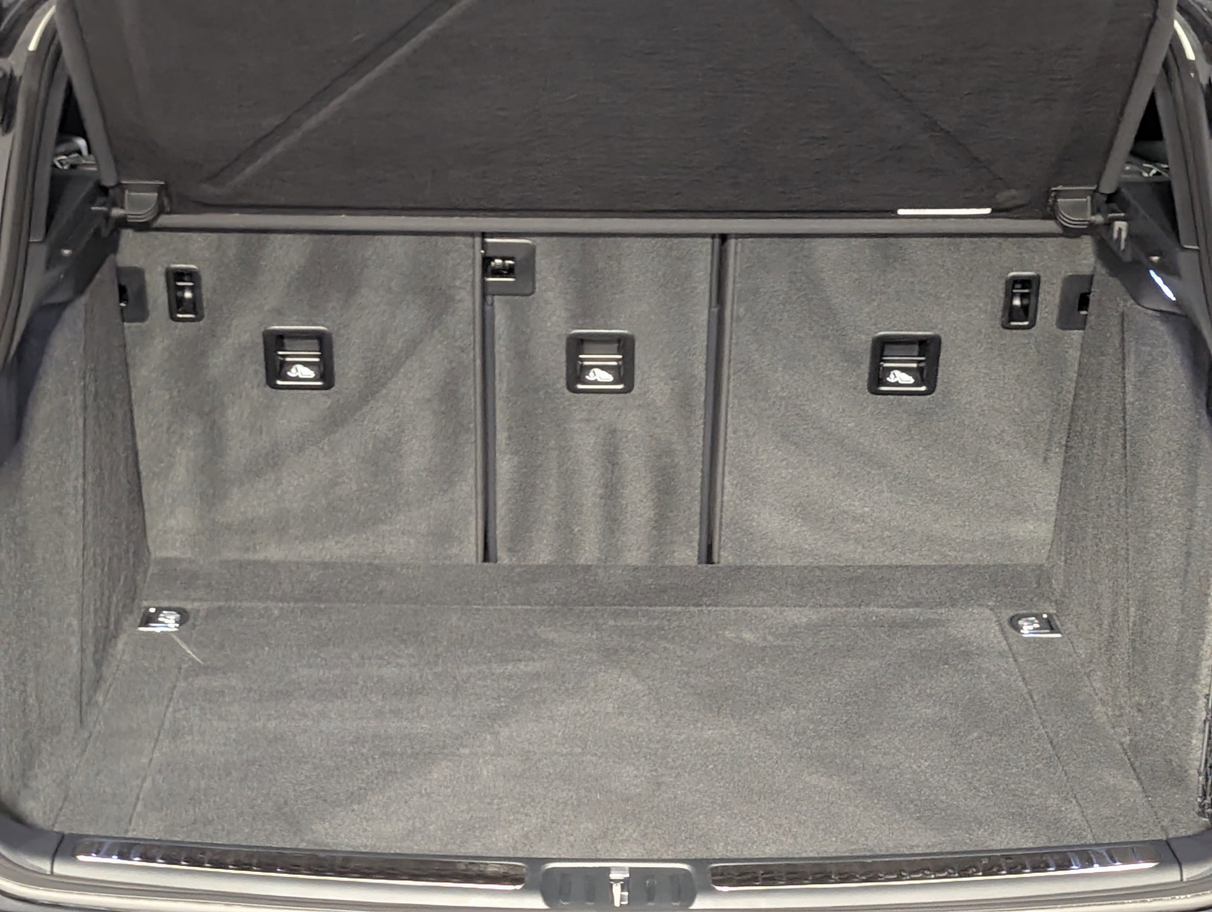 Certified 2025 Porsche Macan image 23