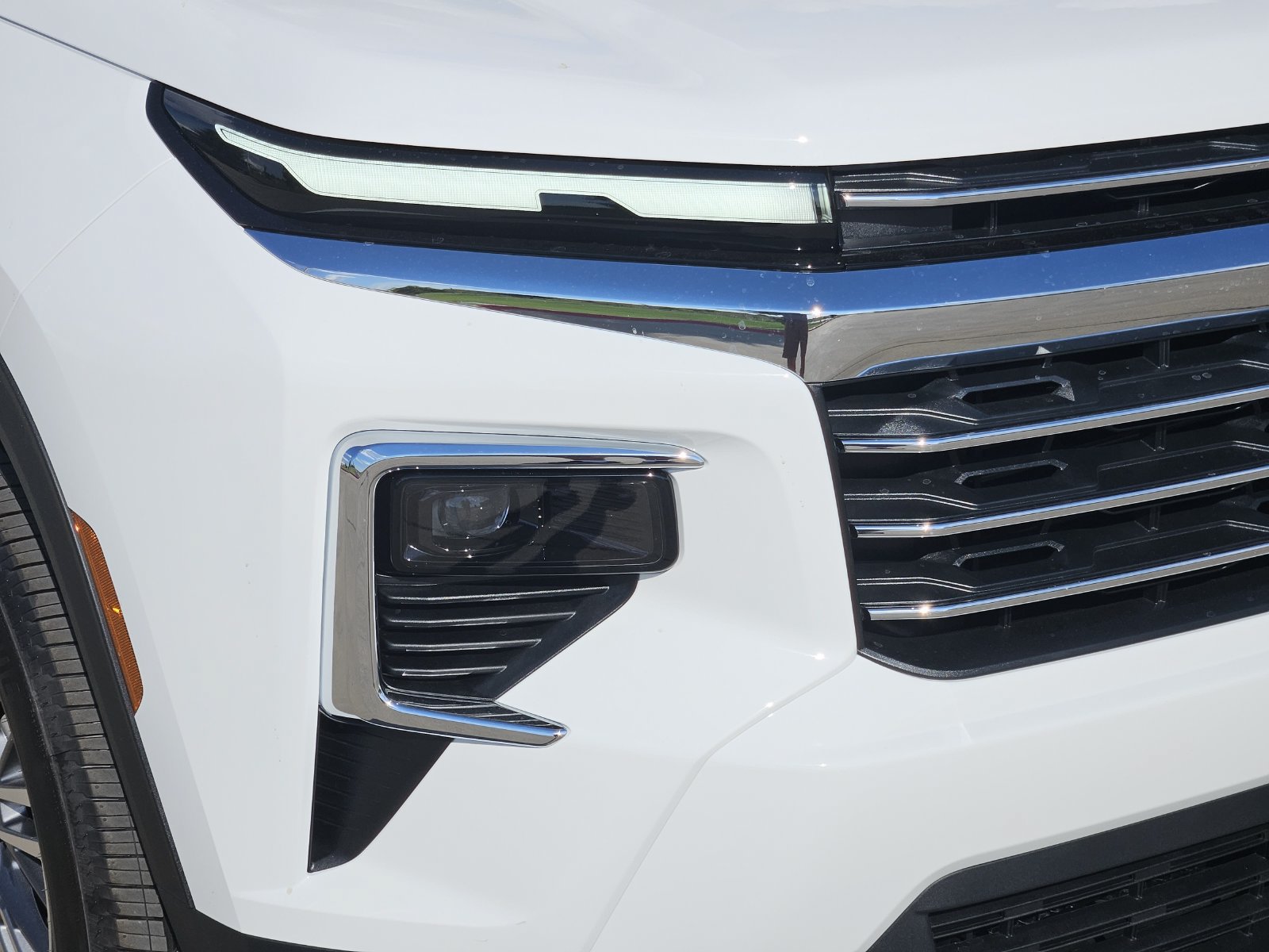 New 2027 Chevrolet Traverse LT FWD image 9