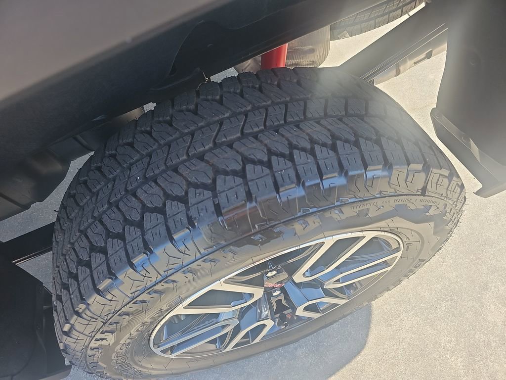 New 2026 GMC Sierra 1500 AT4 w/ Technology Package AWD/4WD image 28