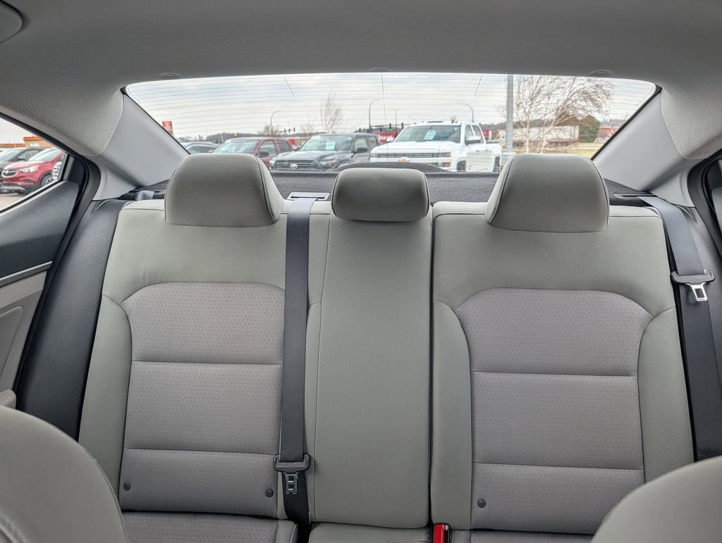 Used 2017 Hyundai Elantra SE image 13