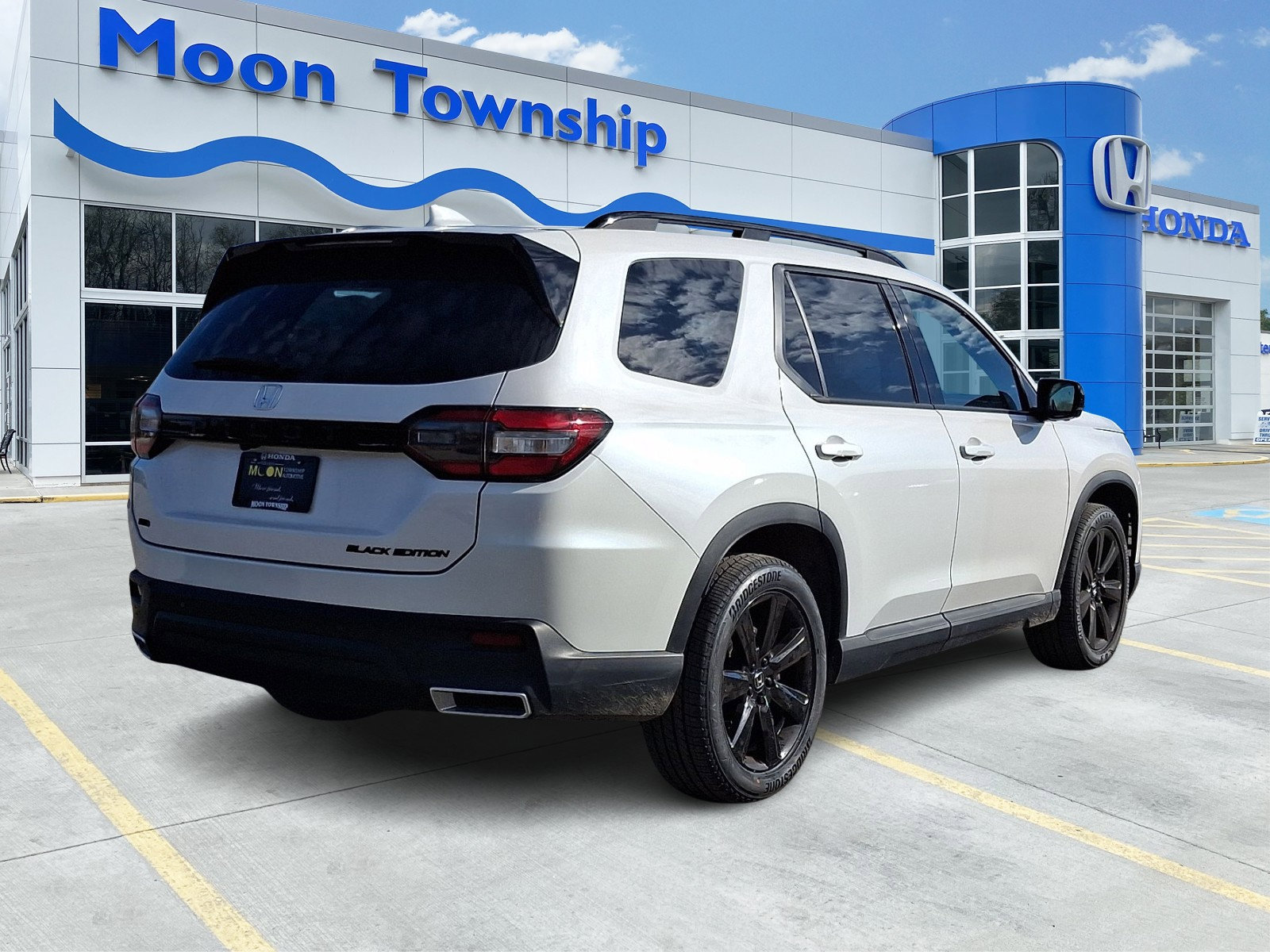 Used 2025 Honda Pilot Black Edition image 6