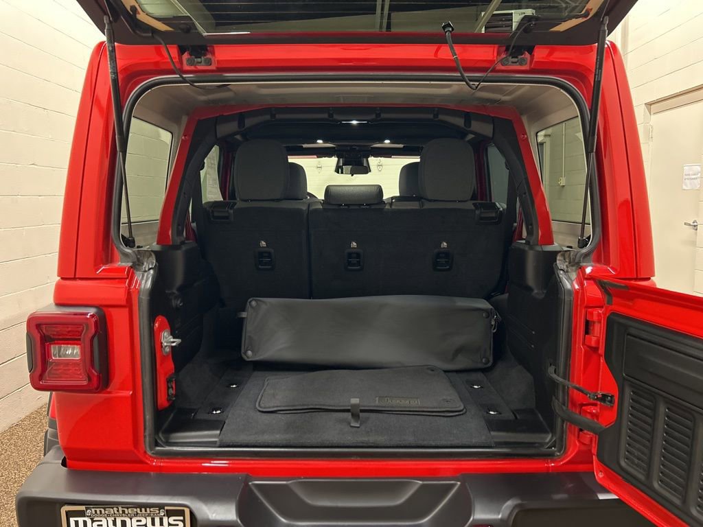 Used 2025 Jeep Wrangler Unlimited Sahara image 11