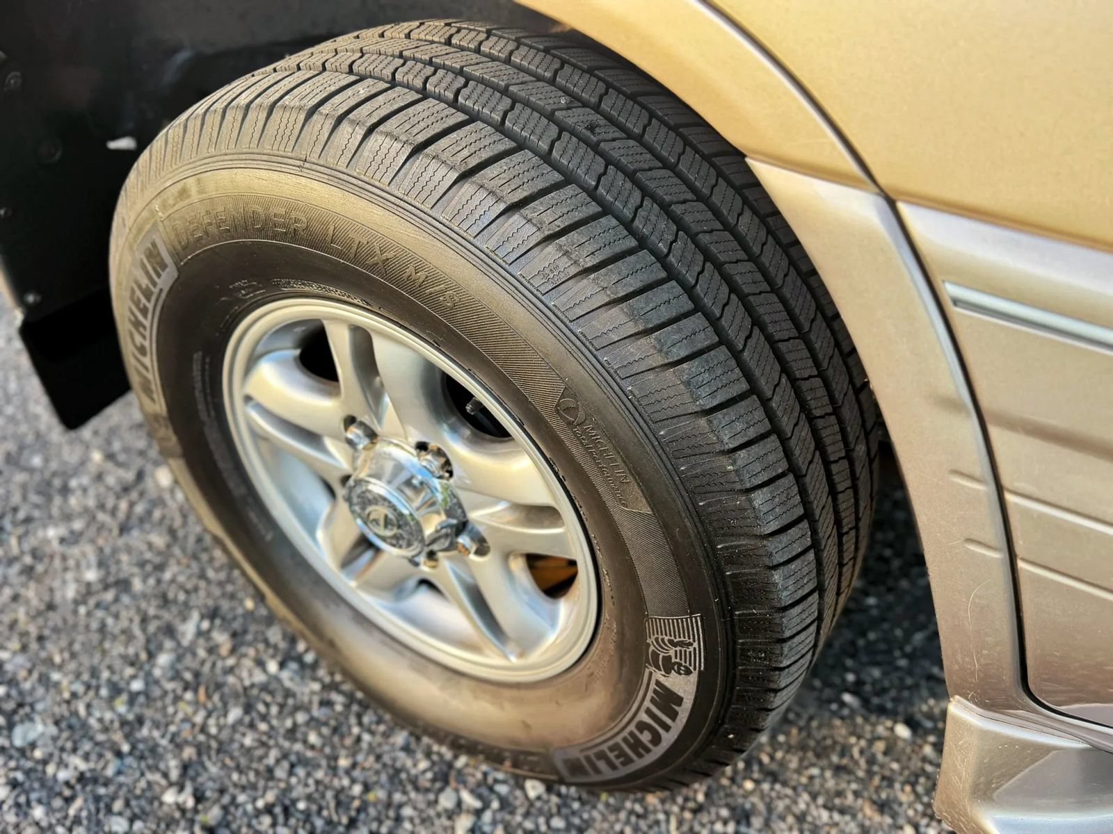 Used 2001 Lexus LX 470 4WD image 22