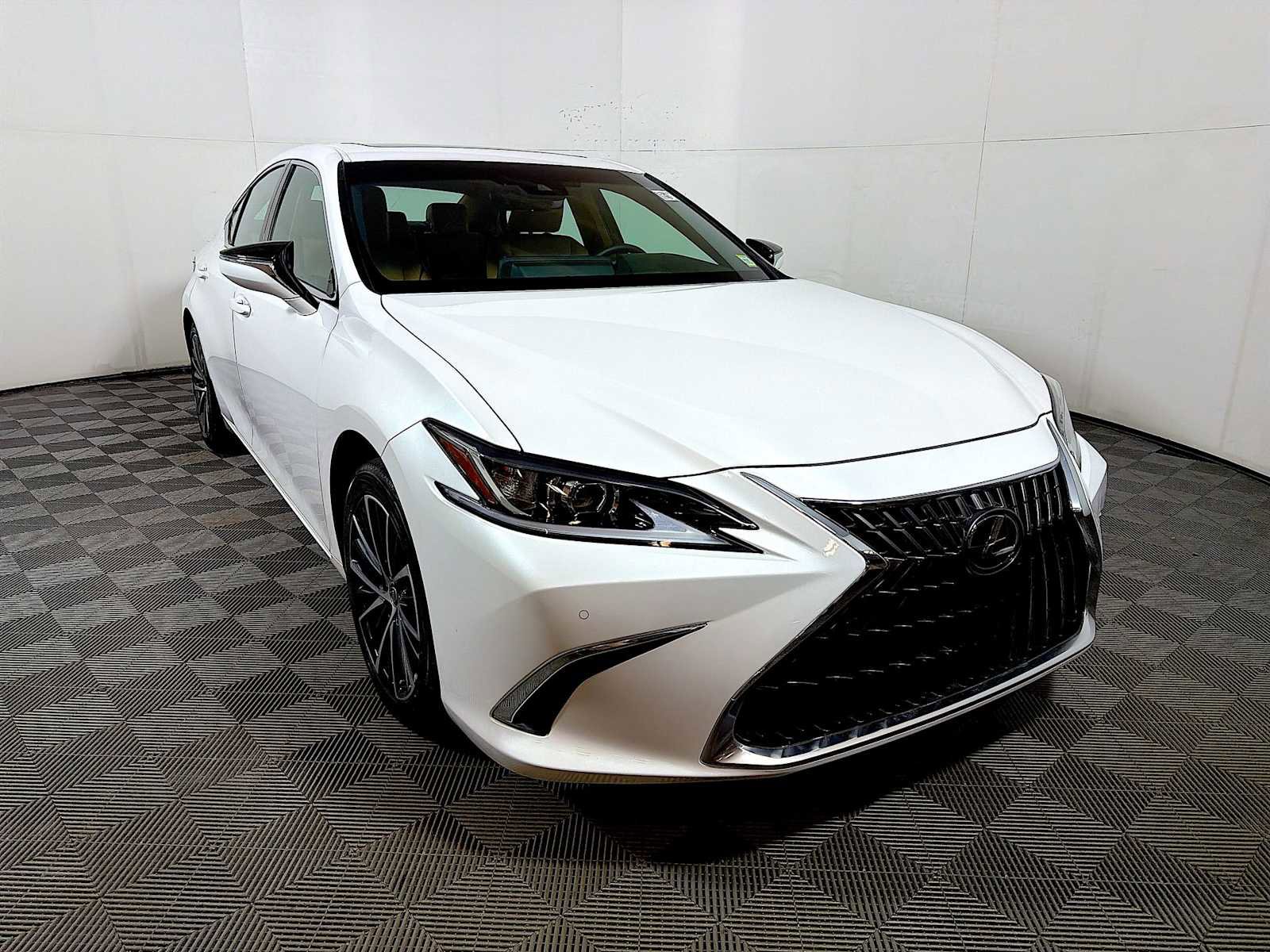 Used 2024 Lexus ES 350 w/ Premium Package image 2