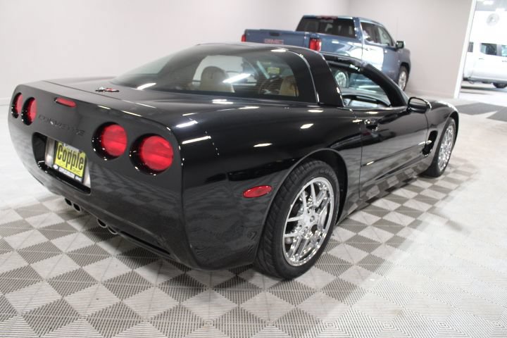 Used 2001 Chevrolet Corvette Coupe w/ Preferred Equipment Group1 RWD image 38