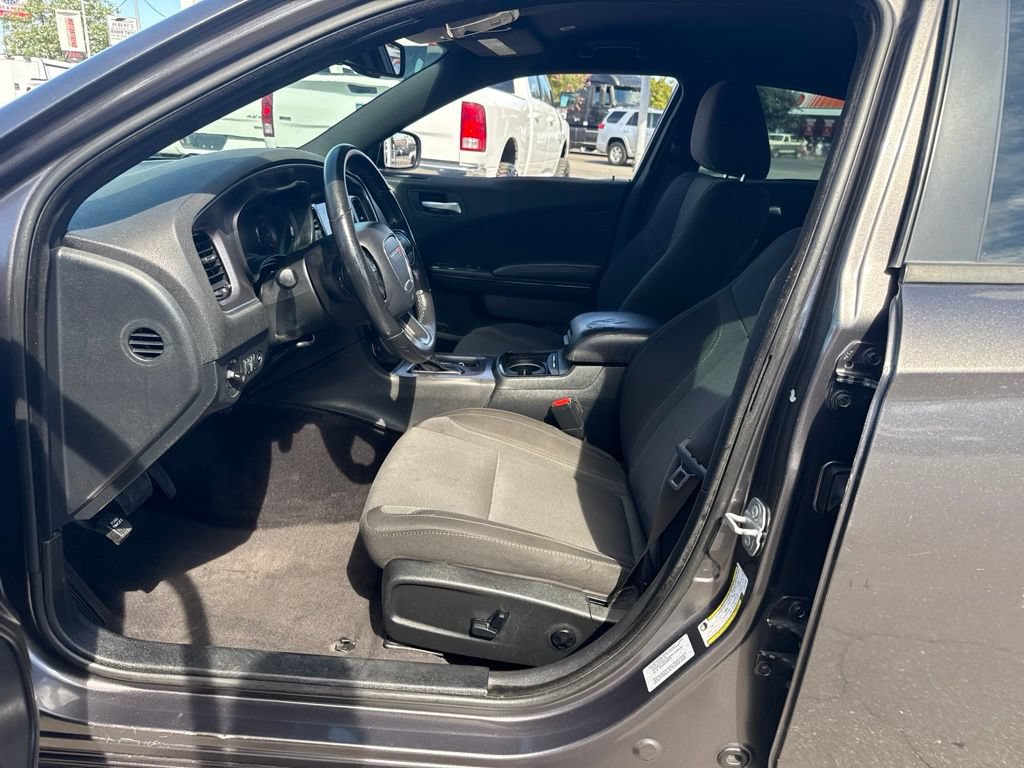 Used 2018 Dodge Charger SXT Plus w/ Blacktop Package RWD image 9