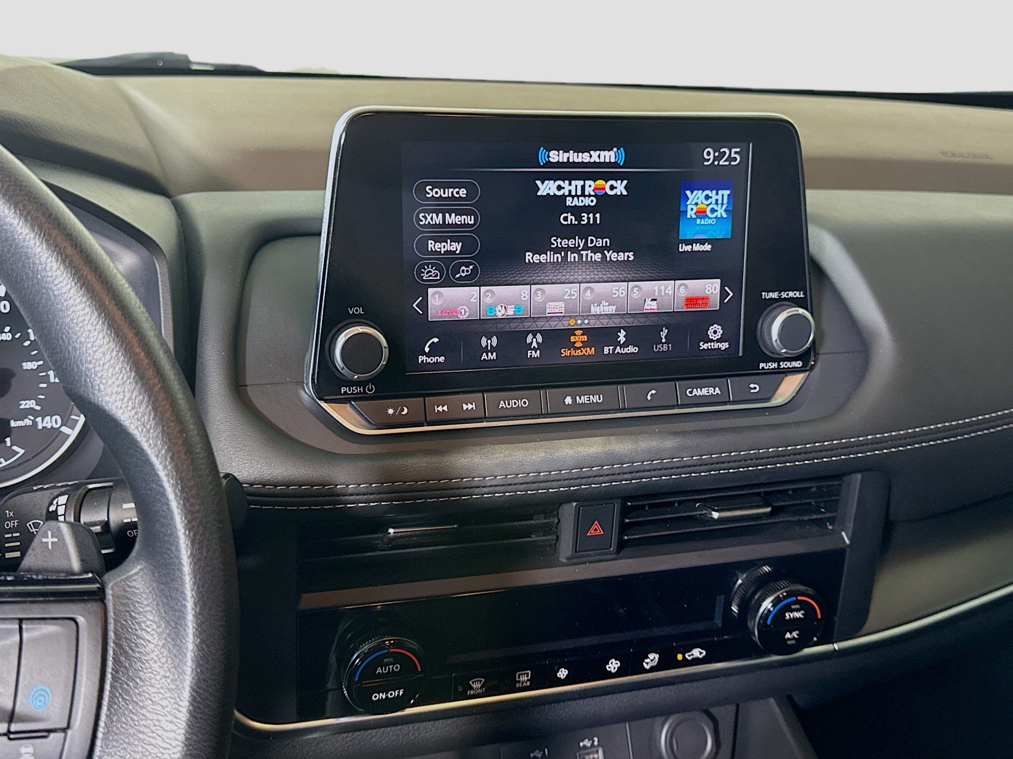 Used 2023 Nissan Rogue SV image 18