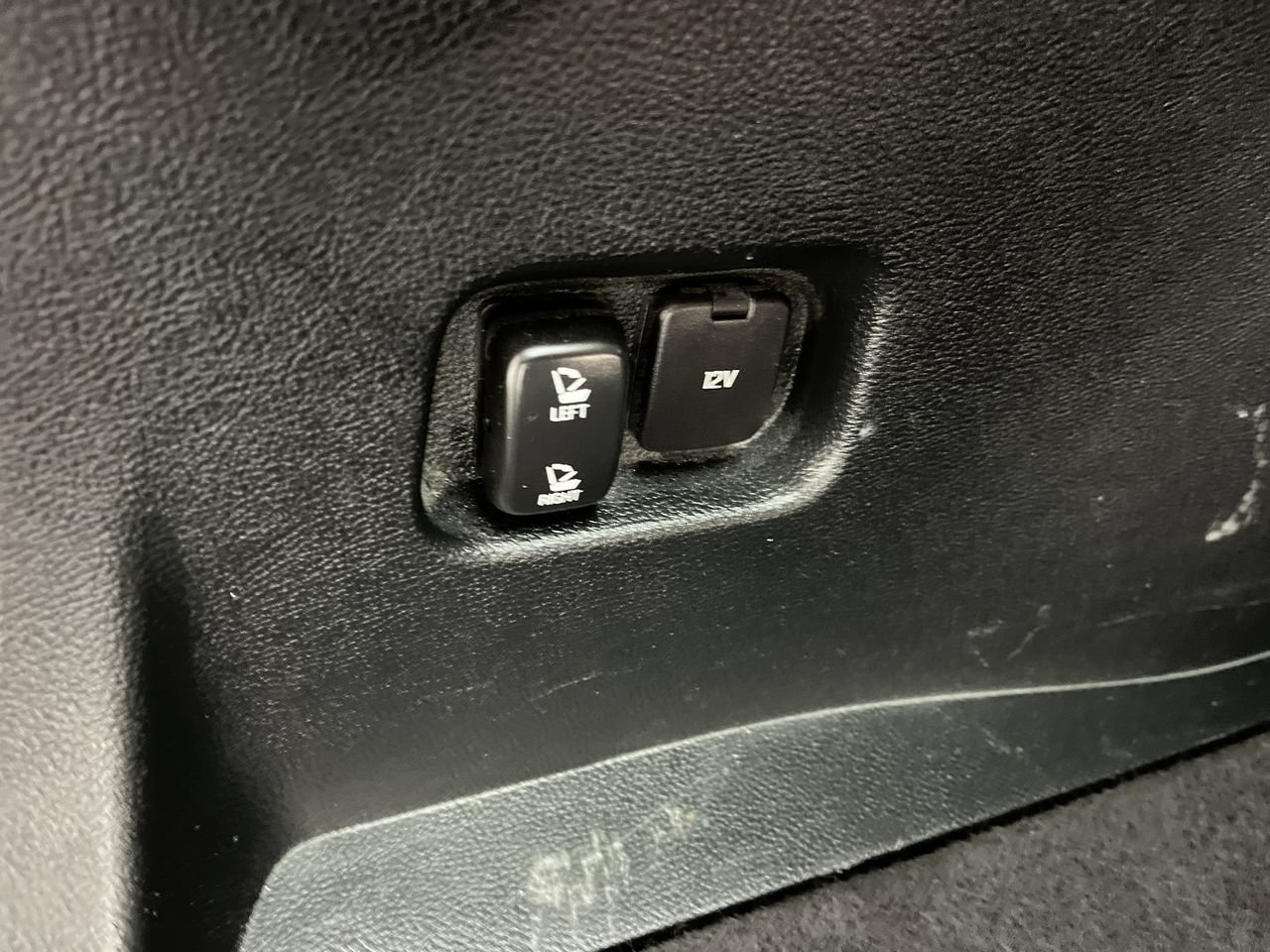 Used 2019 Ford Edge SEL w/ Cold Weather Package AWD/4WD image 31