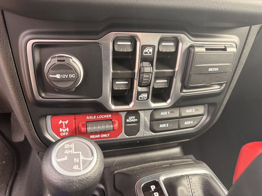 Used 2024 Jeep Gladiator Mojave w/ Steel Bumper Group image 22