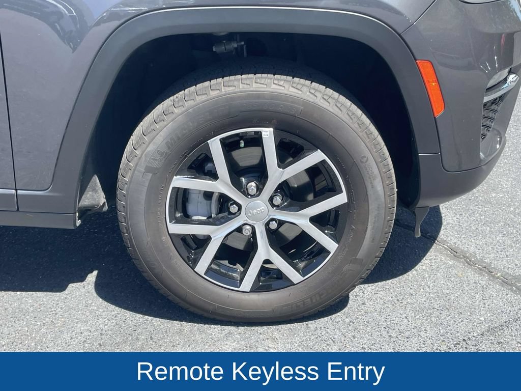 Certified 2025 Jeep Grand Cherokee Limited AWD/4WD image 11