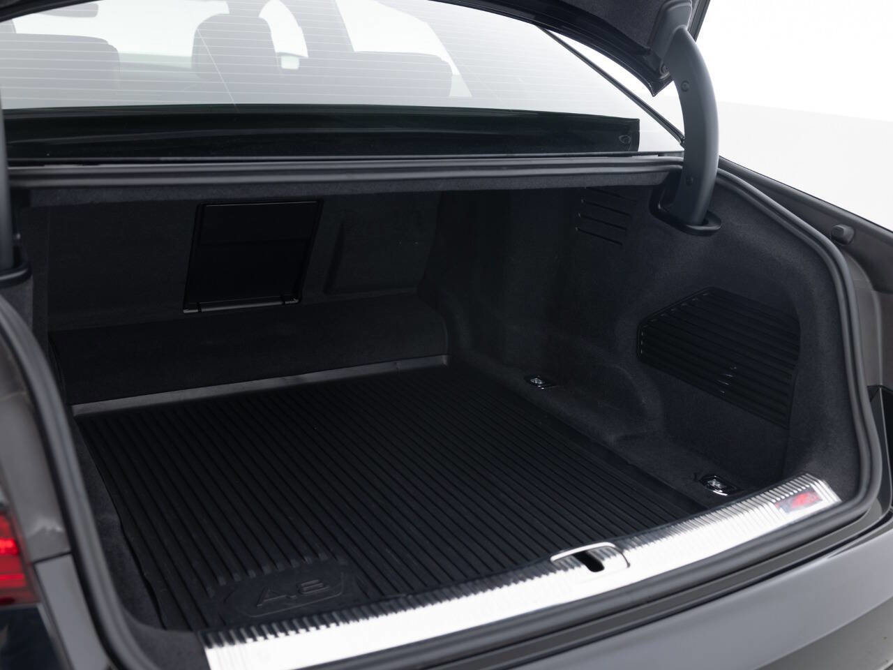 Used 2020 Audi A8 L 4.0T w/ Executive Package image 39