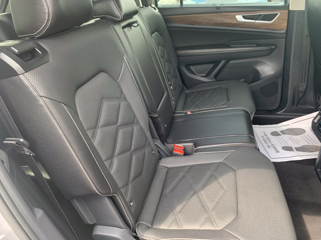 Used 2025 Volkswagen Atlas SE AWD/4WD image 24
