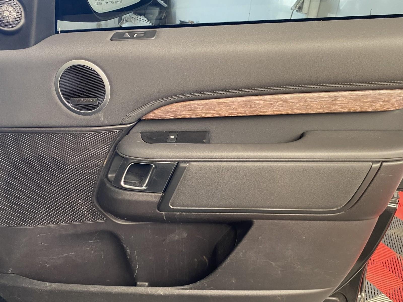 Used 2019 Land Rover Discovery HSE AWD/4WD image 7