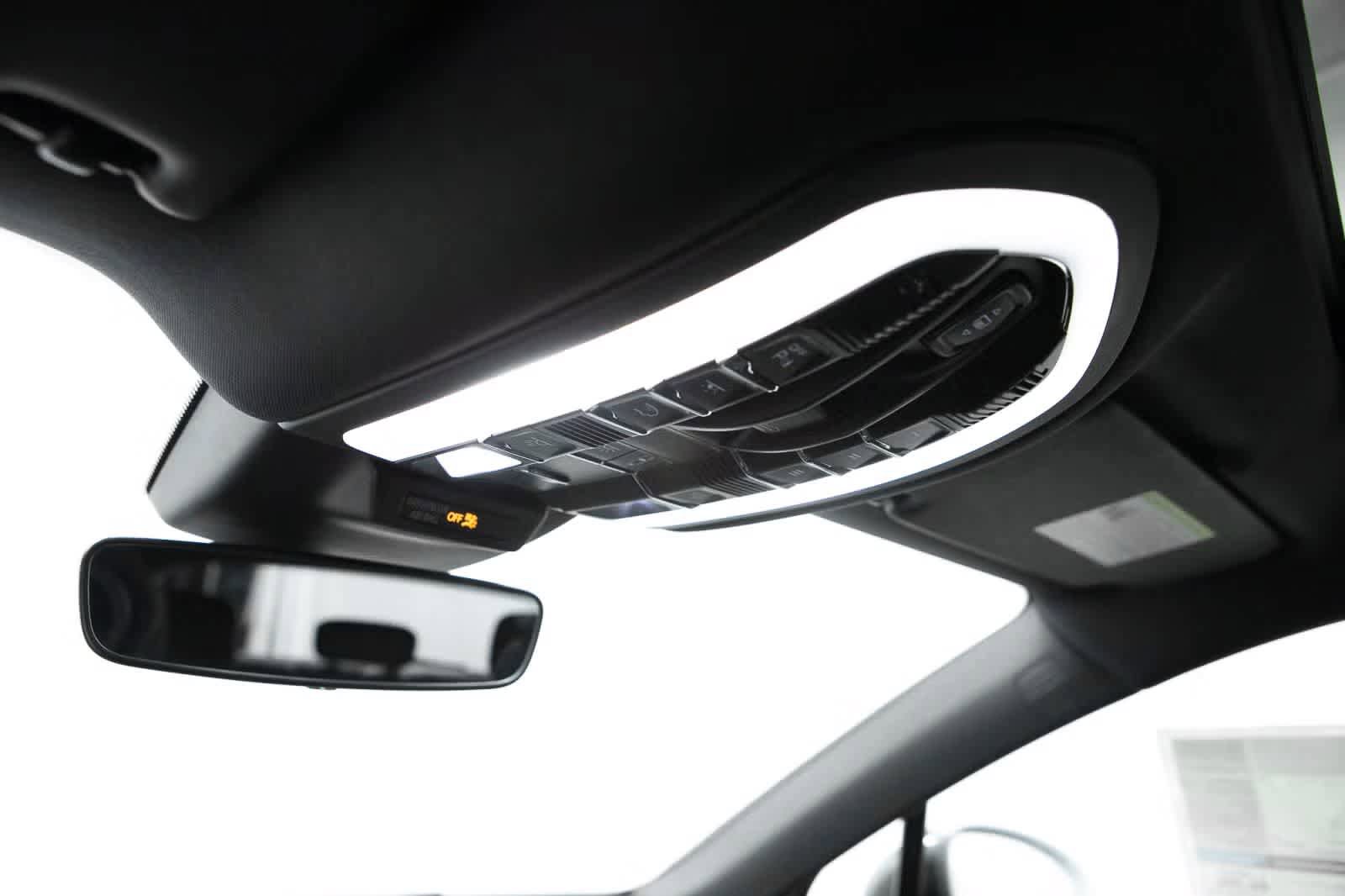 Certified 2026 Porsche Macan Turbo AWD/4WD image 32