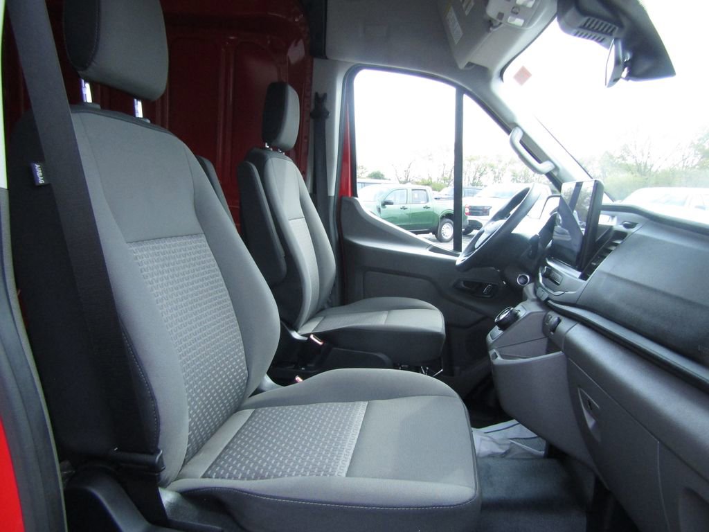 Used 2024 Ford E-Transit 148 Medium Roof image 34