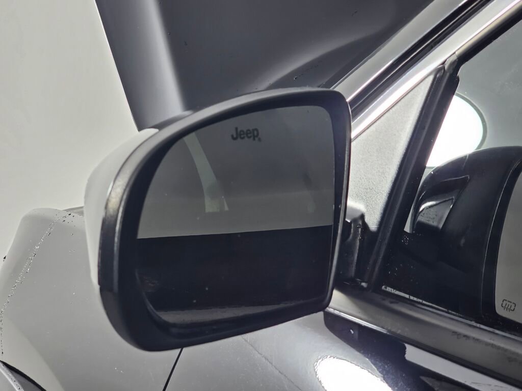 Used 2018 Jeep Compass Latitude w/ Popular Equipment Group AWD/4WD image 12