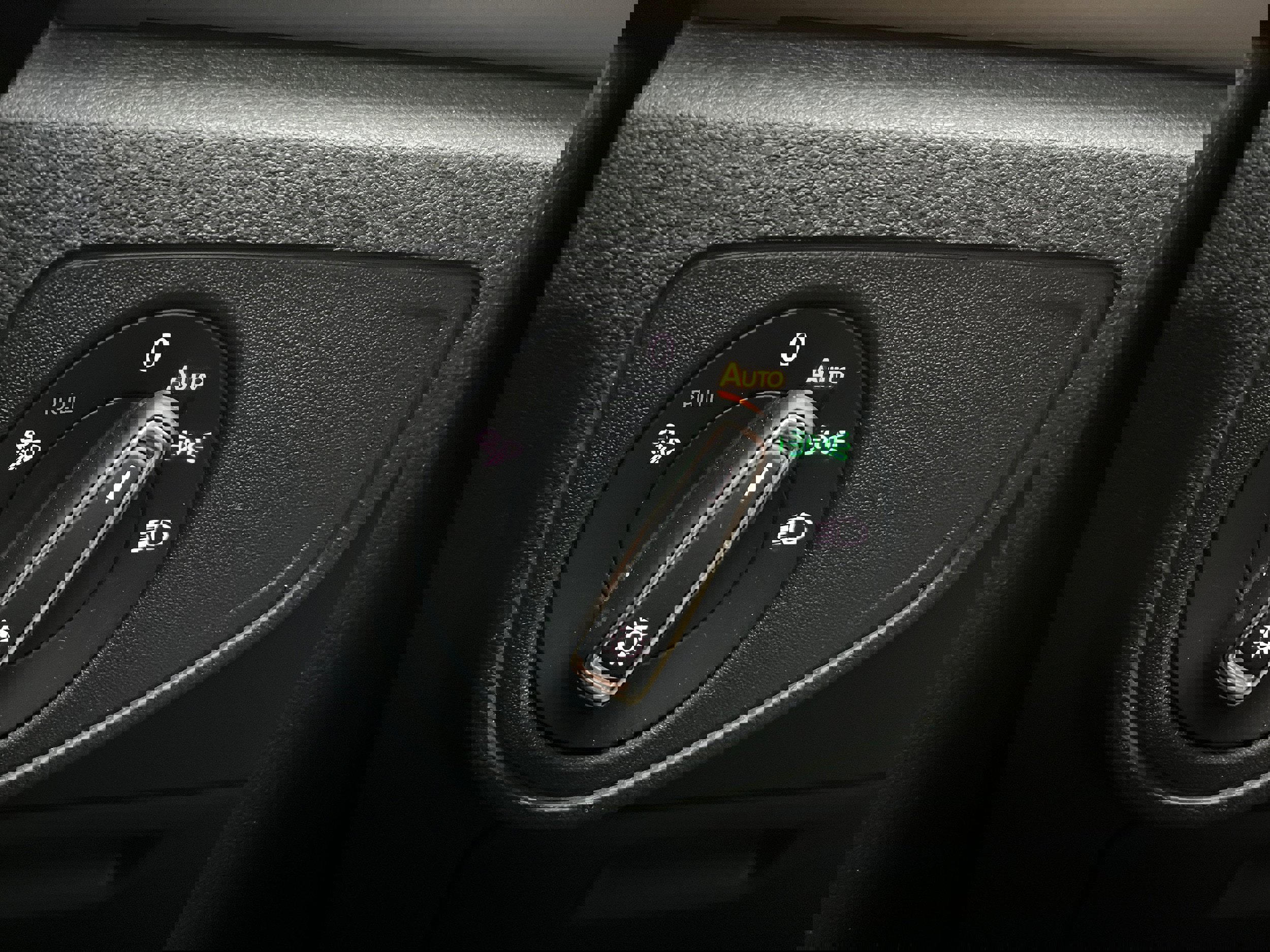 Used 2021 Volkswagen Atlas SE image 24