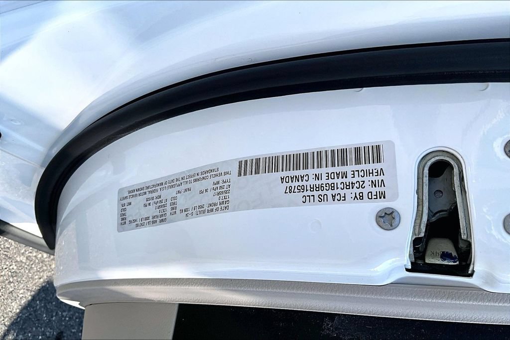 Used 2024 Chrysler Pacifica Touring-L FWD image 16