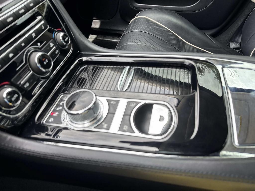Used 2015 Jaguar XJ L Portfolio RWD image 28