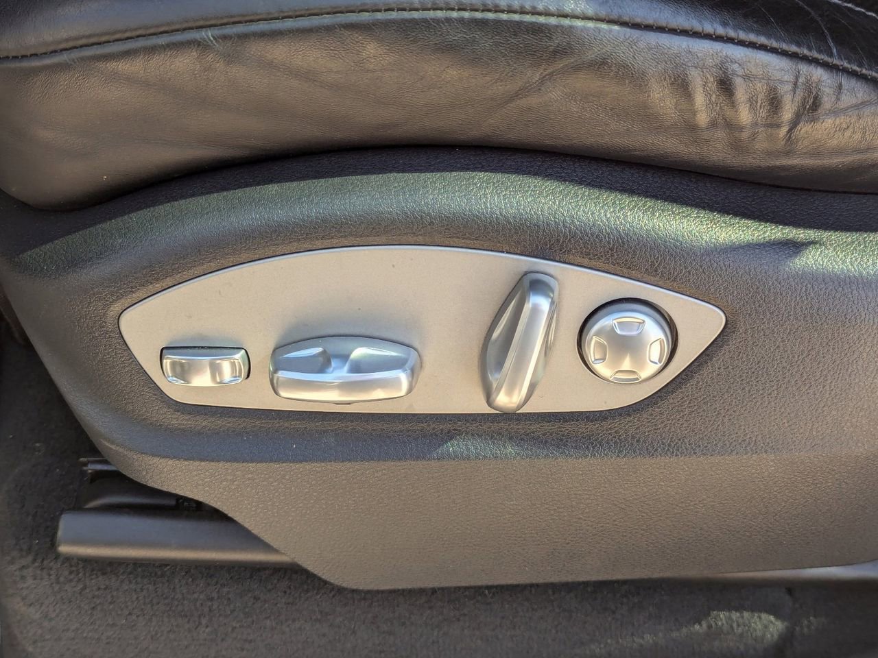 Used 2017 Porsche Cayenne S w/ Premium Package AWD/4WD image 21