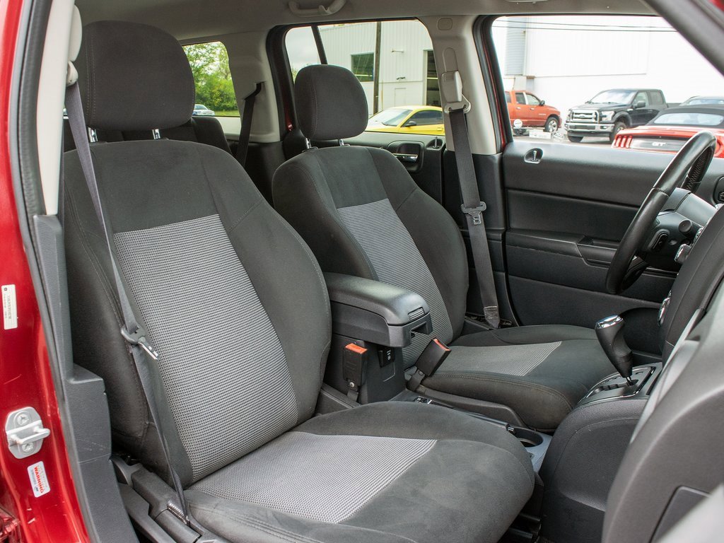 Used 2015 Jeep Patriot Latitude image 32