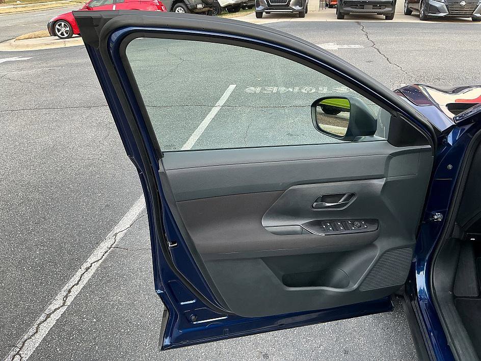 Certified 2025 Nissan Kicks S image 11