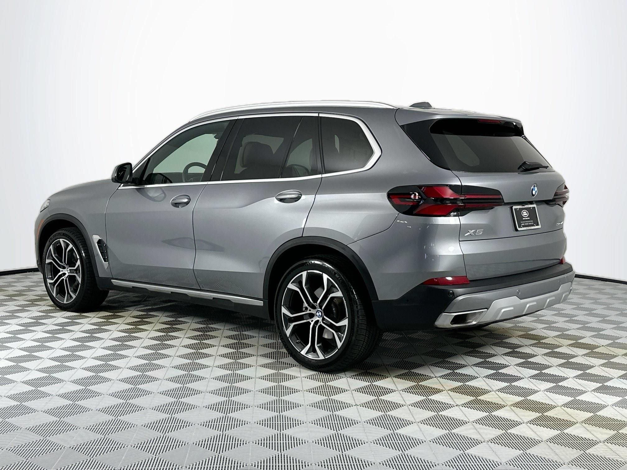 Used 2025 BMW X5 sDrive40i w/ Climate Comfort Package RWD image 7