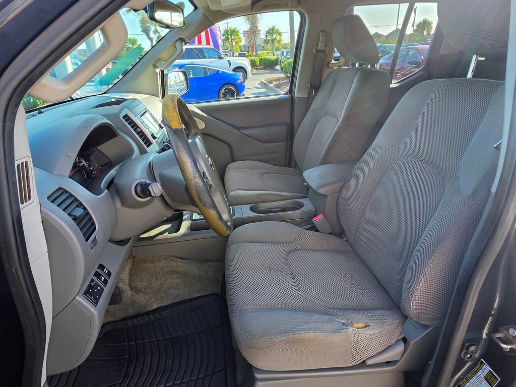 Used 2016 Nissan Frontier SV w/ SV Value Truck Package AWD/4WD image 12