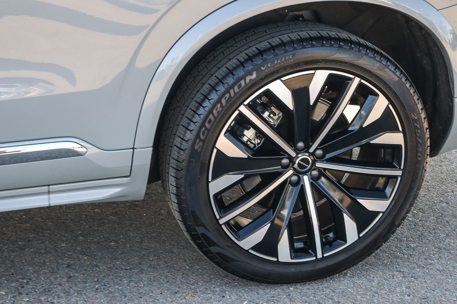 Used 2025 Volvo XC90 B6 Plus w/ Protection Package Premier image 11