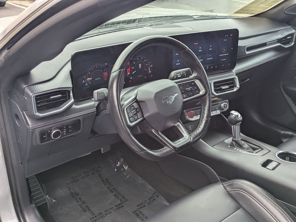 Used 2025 Ford Mustang Premium RWD image 31