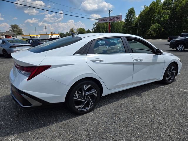 Used 2025 Hyundai Elantra SEL FWD image 8