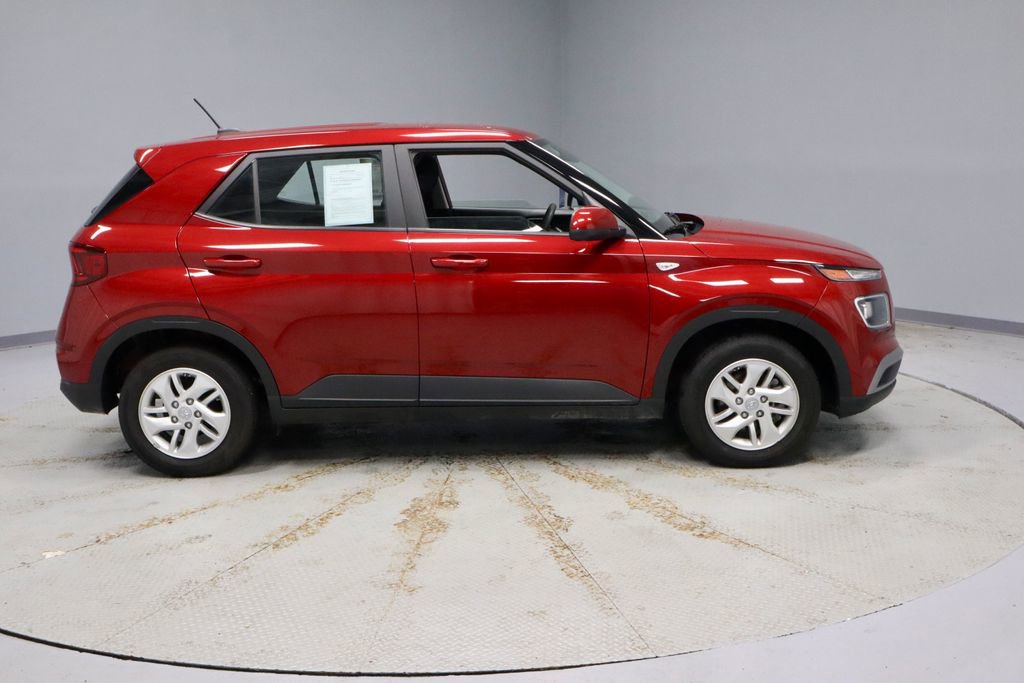 Certified 2025 Hyundai Venue SE FWD image 11