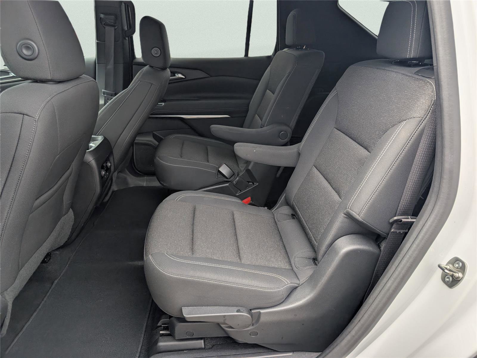 Used 2024 Chevrolet Traverse LT image 32