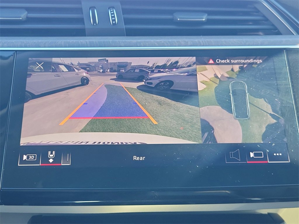 Used 2021 Audi e-tron Premium Plus w/ Premium Plus Package image 27