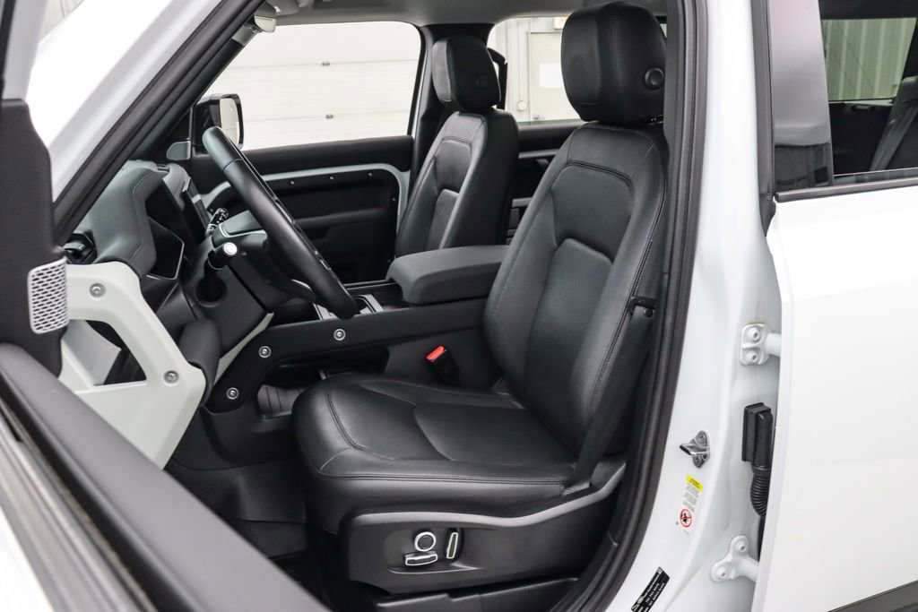 Used 2023 Land Rover Defender 130 SE image 14