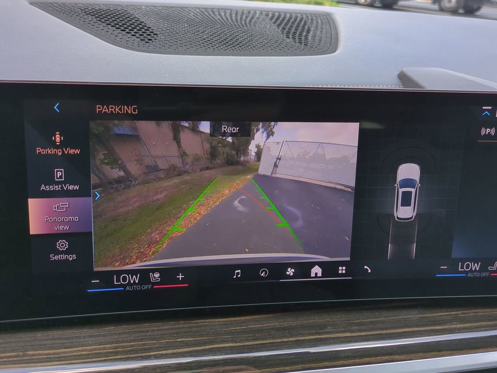 Used 2024 BMW X5 sDrive40i w/ Premium Package image 21