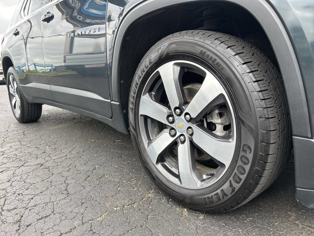 Used 2021 Chevrolet Traverse LT w/ LT Premium Package FWD image 11