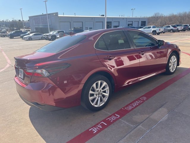 Used 2021 Toyota Camry LE image 6