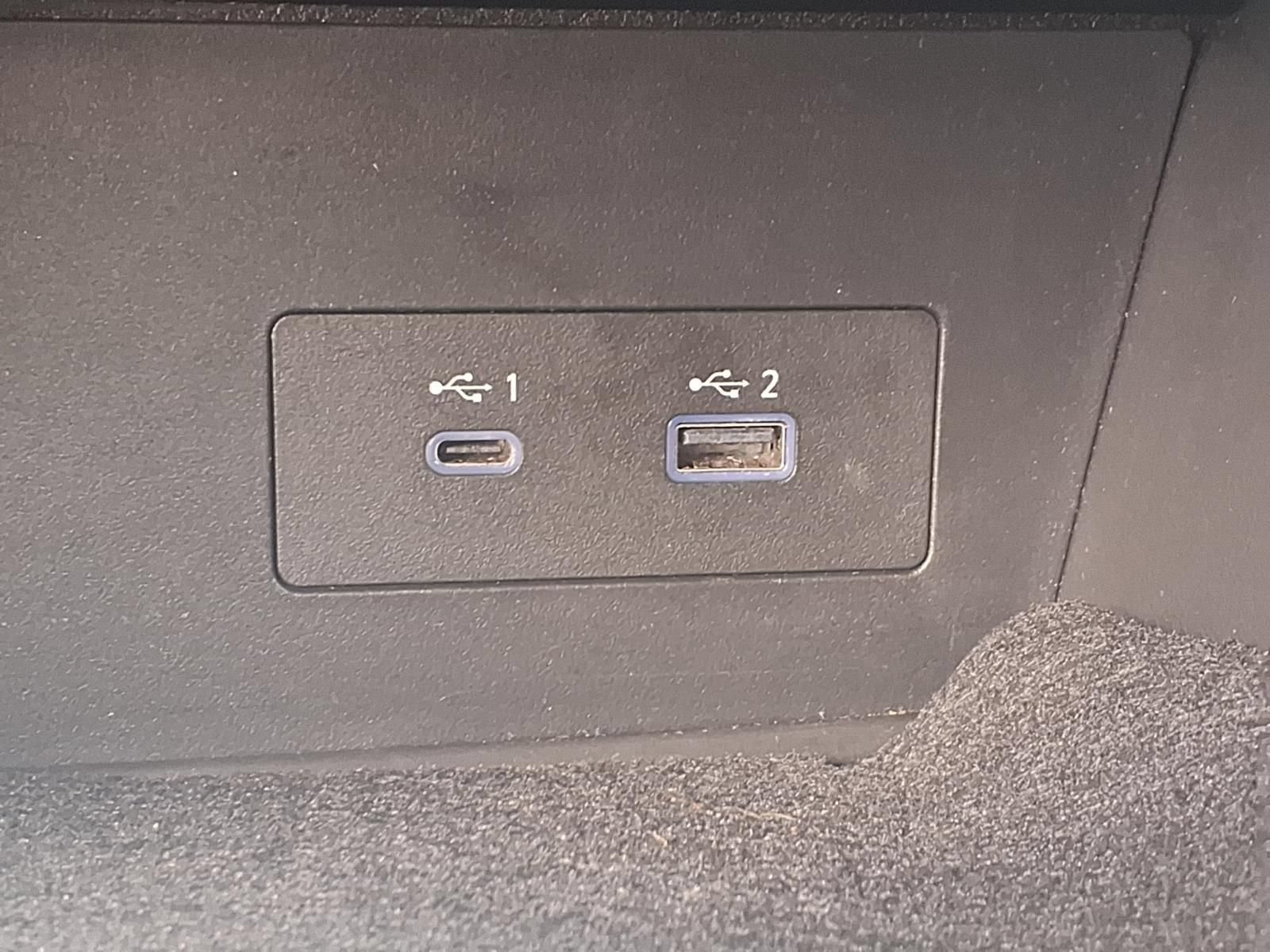 Used 2025 Nissan Pathfinder SV FWD image 8