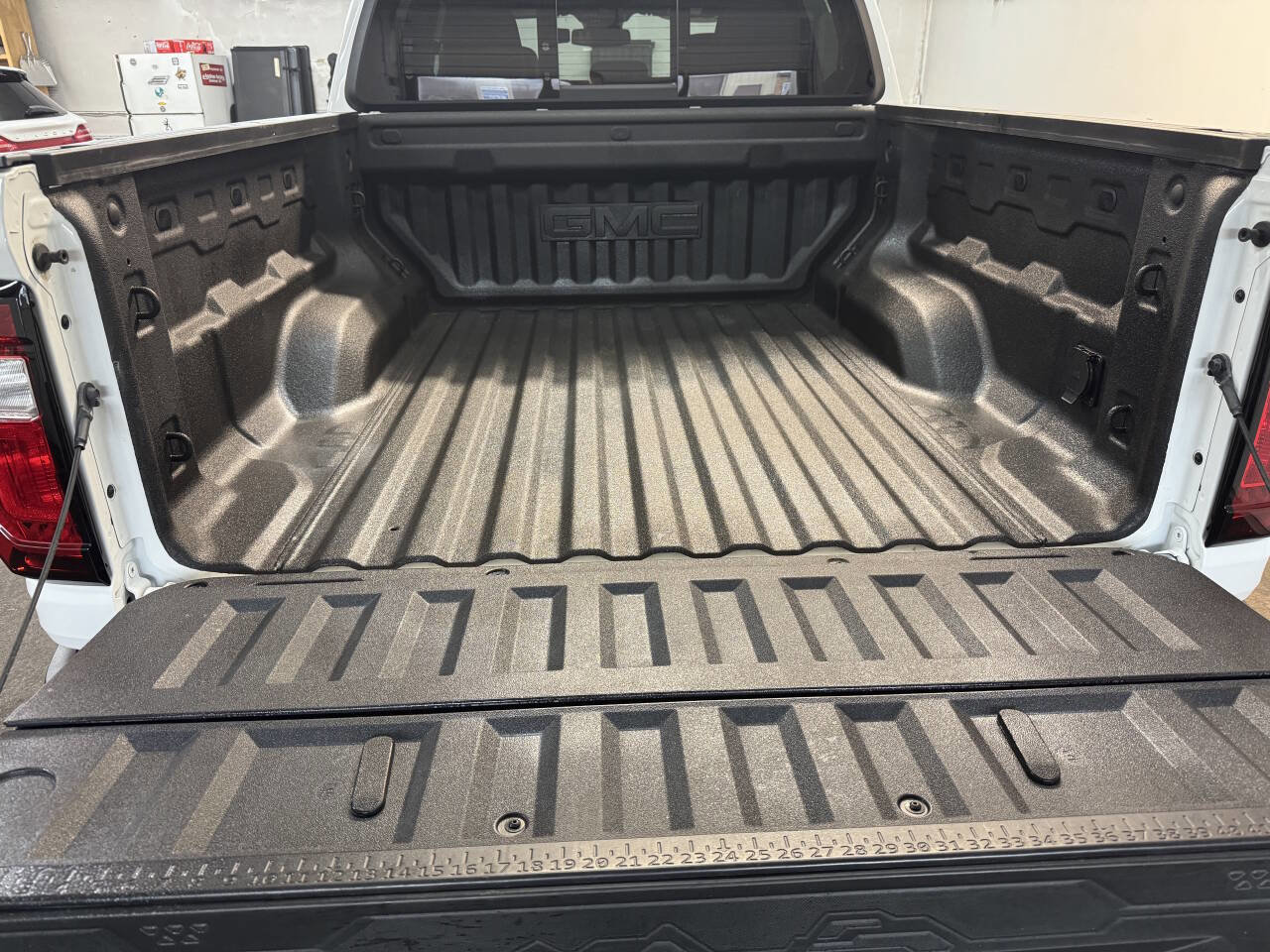 Used 2024 GMC Canyon AT4 w/ Technology Package AWD/4WD image 7