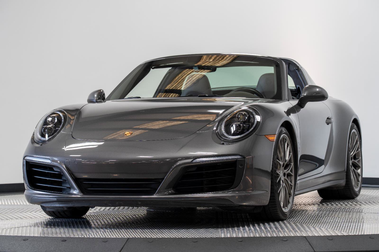 Used 2017 Porsche 911 Targa 4S image 3