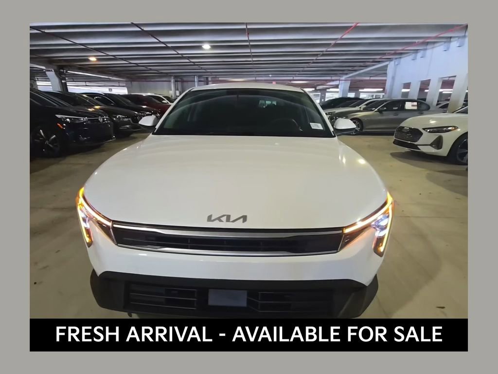 Used 2025 Kia K4 LXS image 1