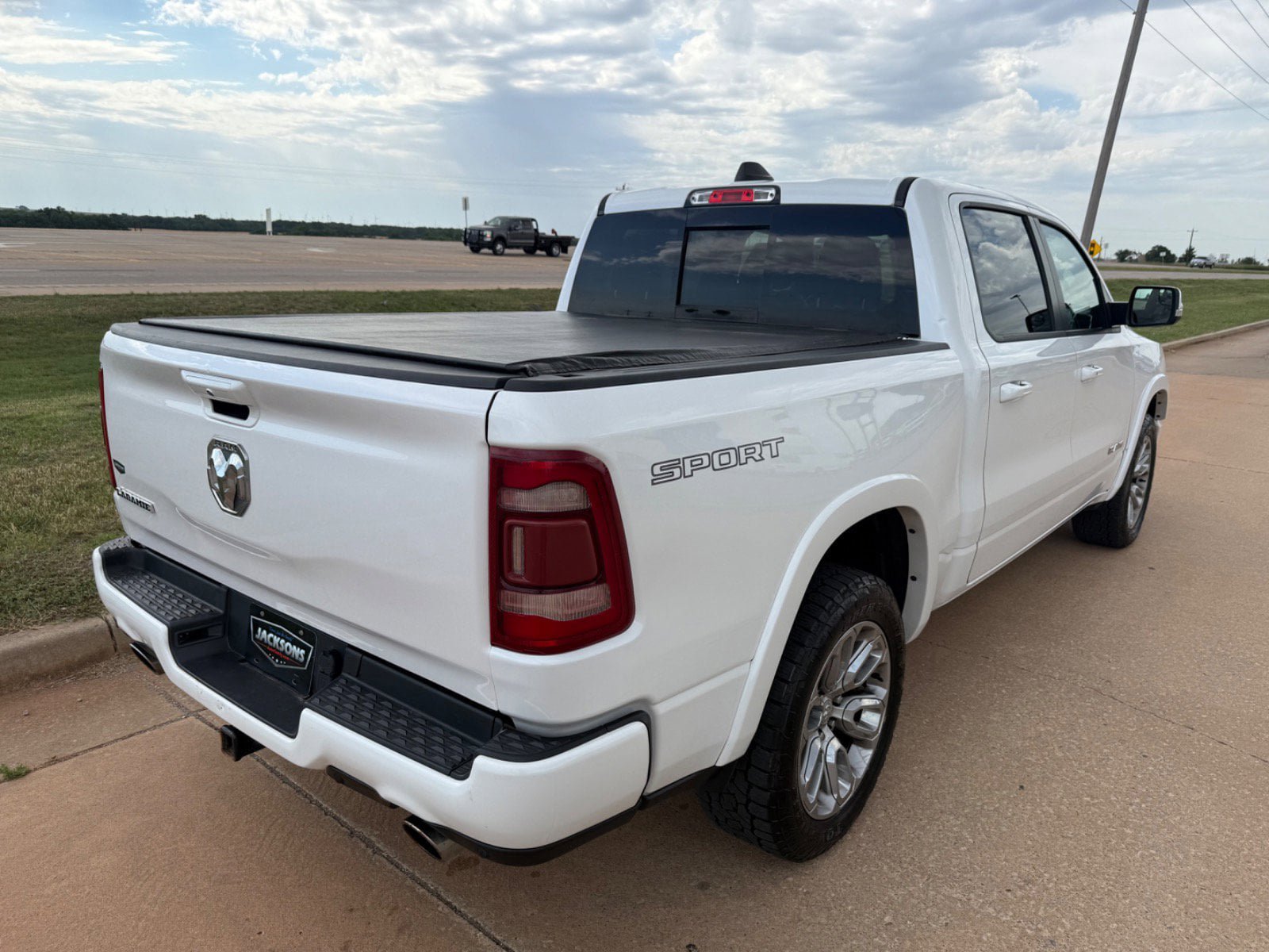 Used 2020 RAM 1500 Laramie w/ Sport Appearance Package AWD/4WD image 3