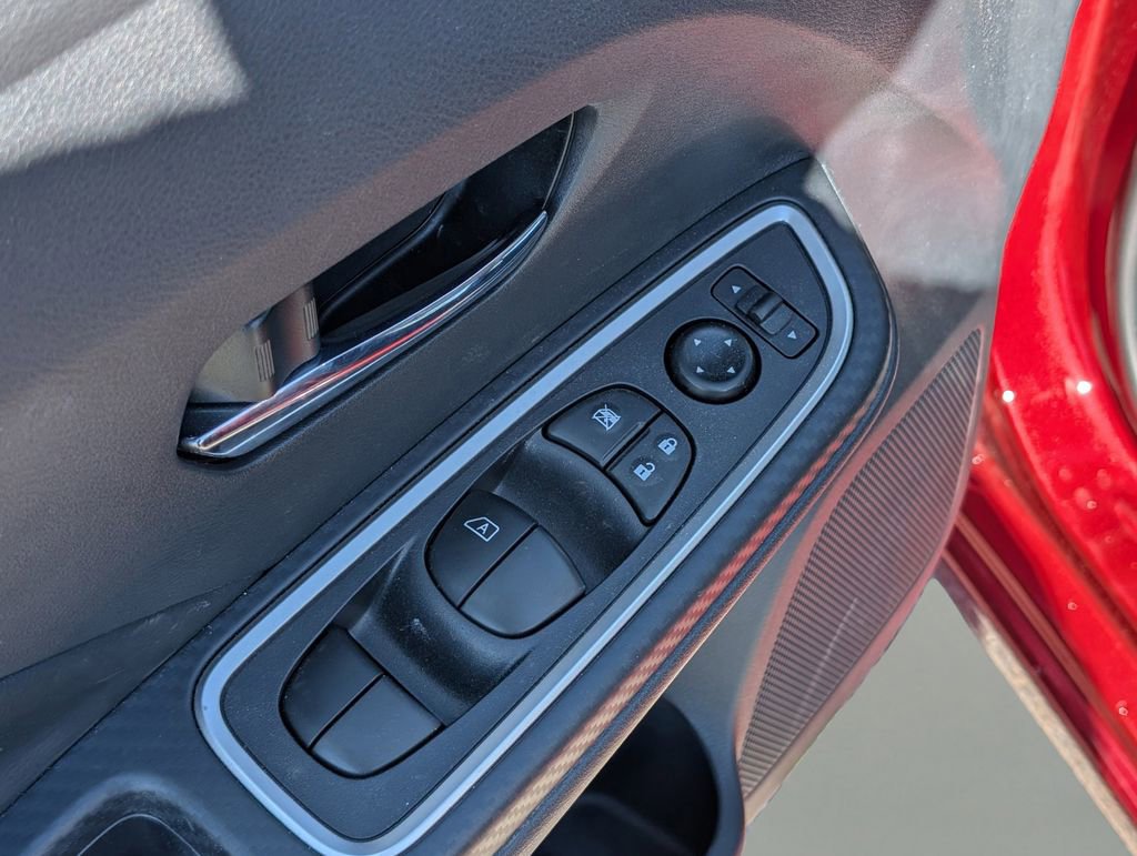 New 2025 Nissan Versa SR w/ Trunk Package image 18