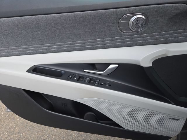 Used 2023 Hyundai Elantra Limited FWD image 14
