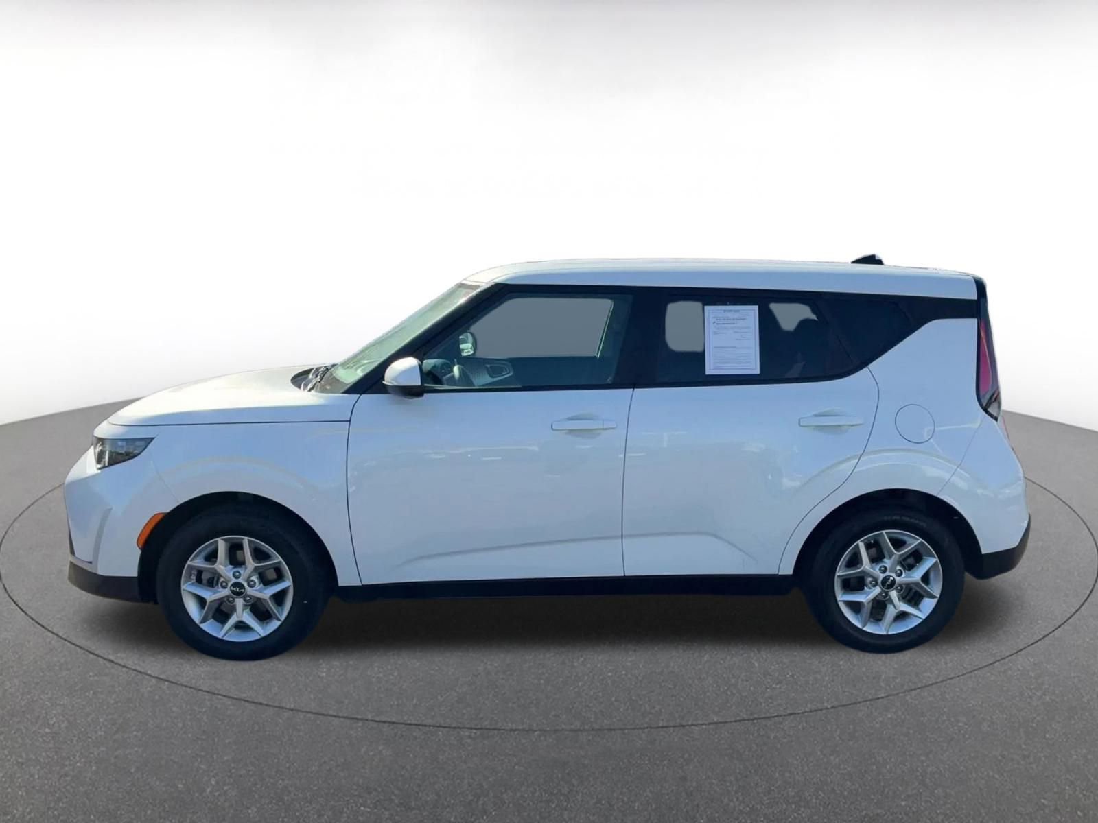Used 2025 Kia Soul LX w/ LX Technology Package image 9